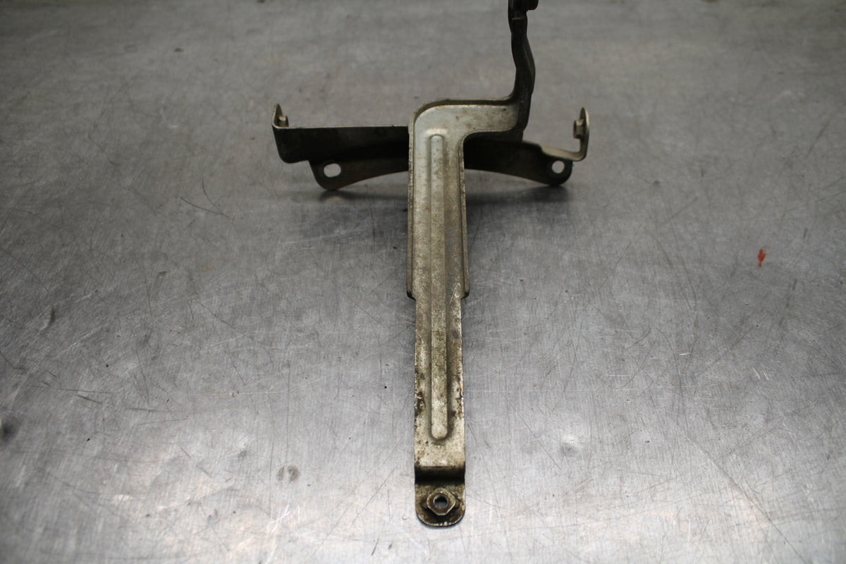 09-11 SUZUKI GSXR1000 OIL COOLER MOUNTING BRACKET MOUNT SUPPORT BB125