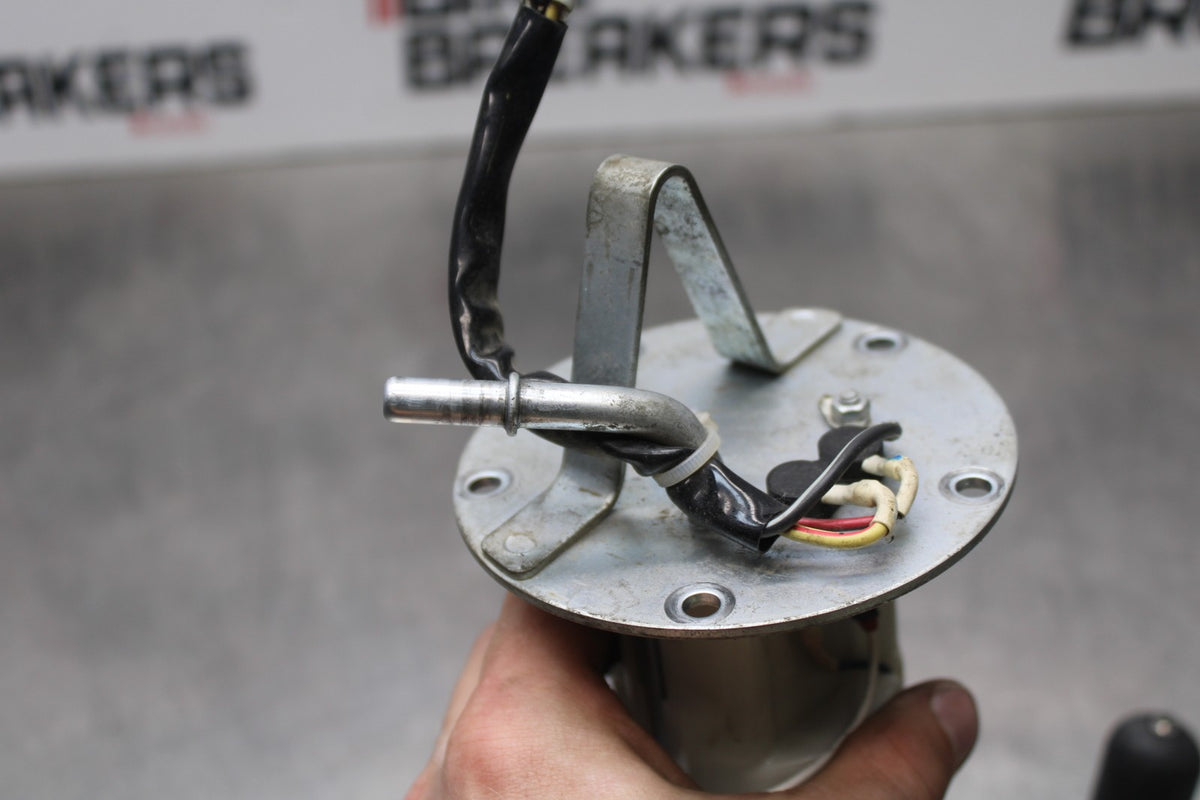 11-22 SUZUKI GSXR 600  FUEL PUMP GAS PETROL SENDER UNIT BB193