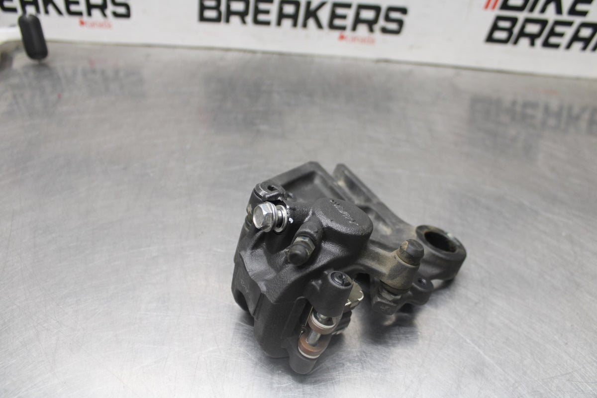 24-25 KAWASAKI NINJA ZX6R REAR BACK BRAKE CALIPER W MOUNT BRACKET BB939