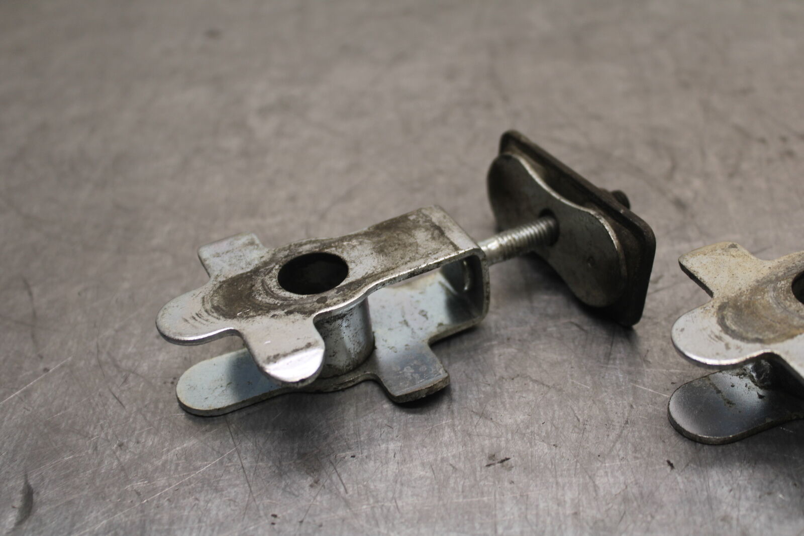 04-05 SUZUKI KATANA 750 GSX750F CHAIN TENSIONER ADJUSTMENT BRACKETS  BB110 