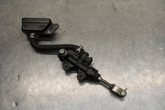 00 SUZUKI INTRUDER 1500 VL1500 REAR BACK BRAKE MASTER CYLINDER W RESERVOIR BB761