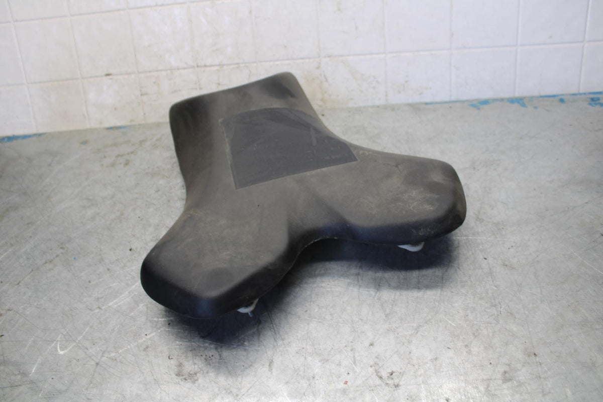 04-06 YAMAHA YZF R1 FRONT DRIVERS SEAT PAD SADDLE PILLION 5VY-24710-00-00 BB432