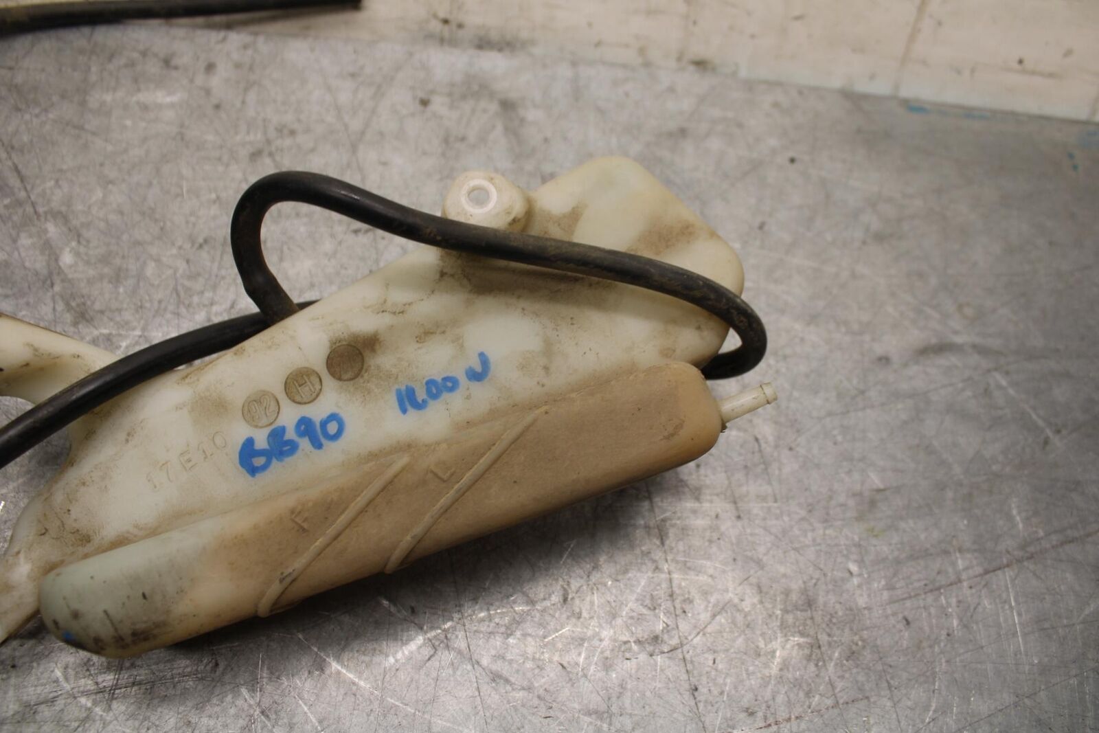 1993 Suzuki GSXR1100W COOLANT WATER TANK RESERVOIR BOTTLE BB46