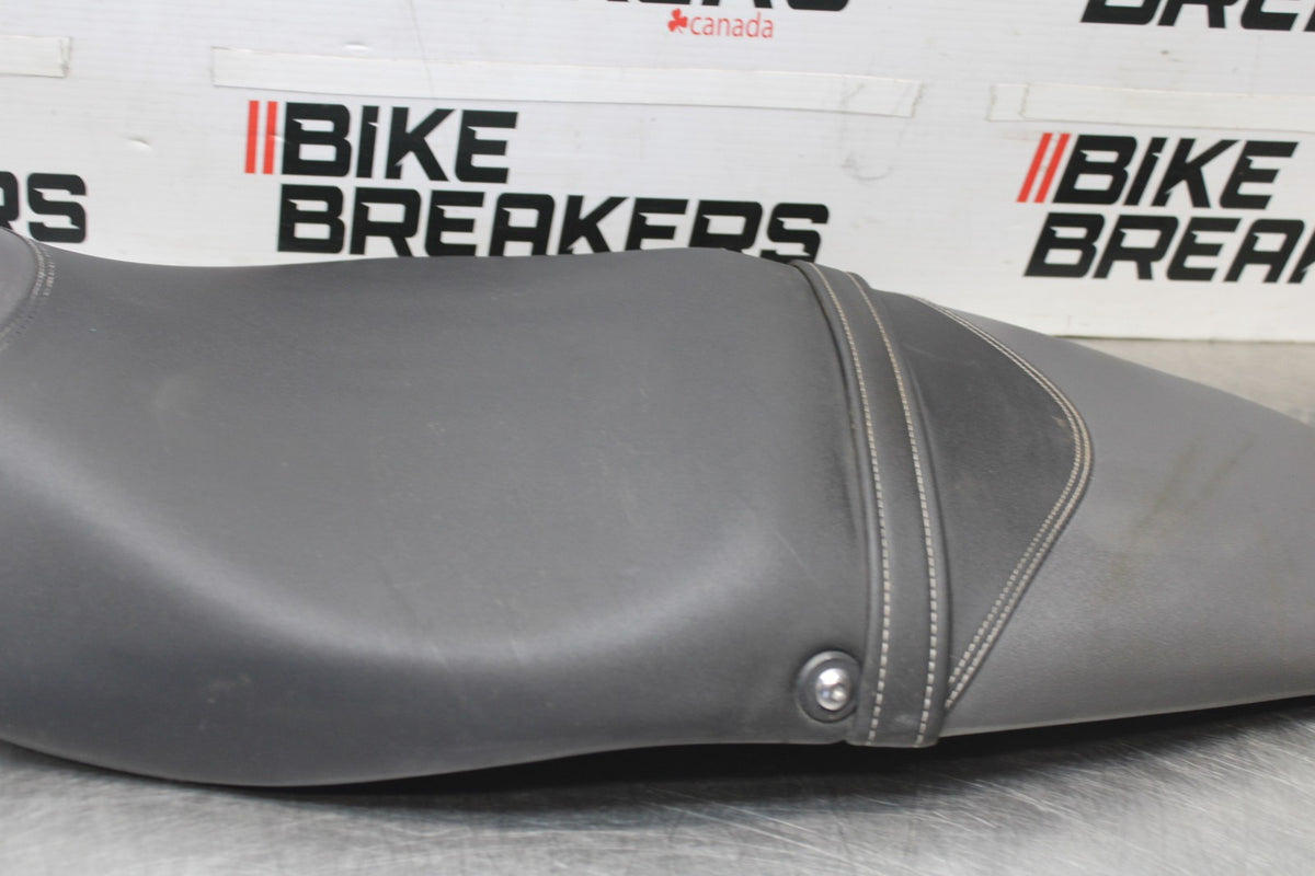 12 TRIUMPH STREET TRIPLE R FRONT REAR SEAT SADDLE BB914