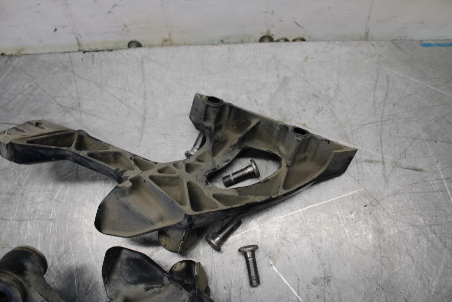 07-08 KAWASAKI CONCOURS 1400 ABS REAR BACK PASSENGER PEG SET PAIR BB449