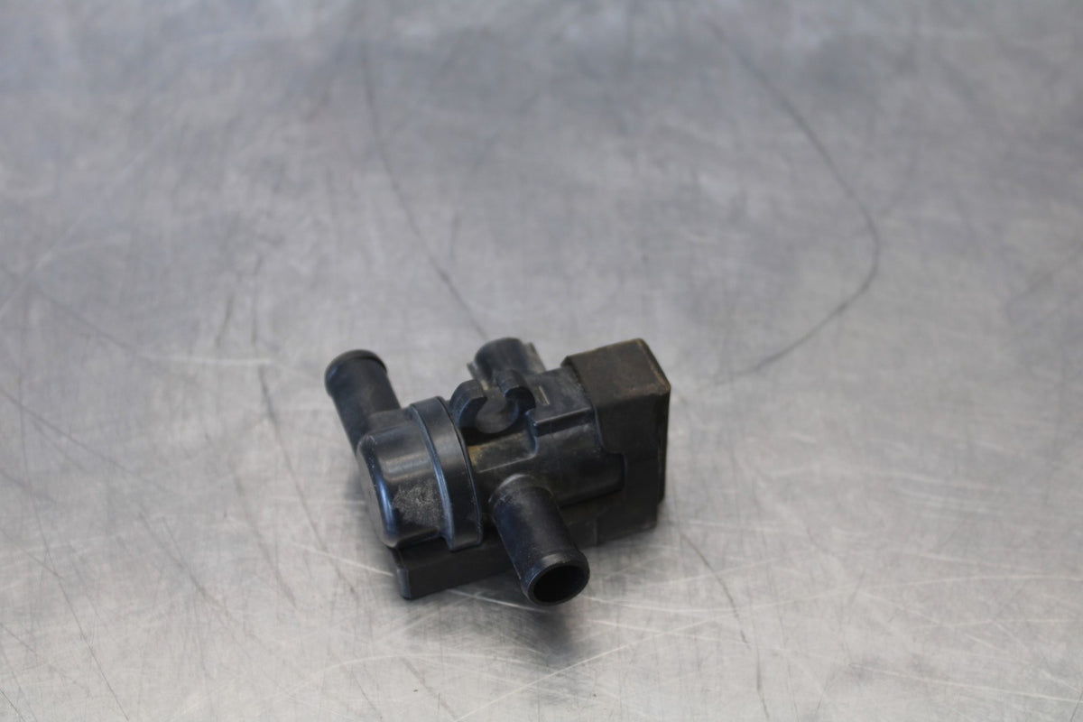24-25 KAWASAKI NINJA 500 ABS AIR VALVE SOLENOID TOP ENGINE SWITCH SENSOR BB899