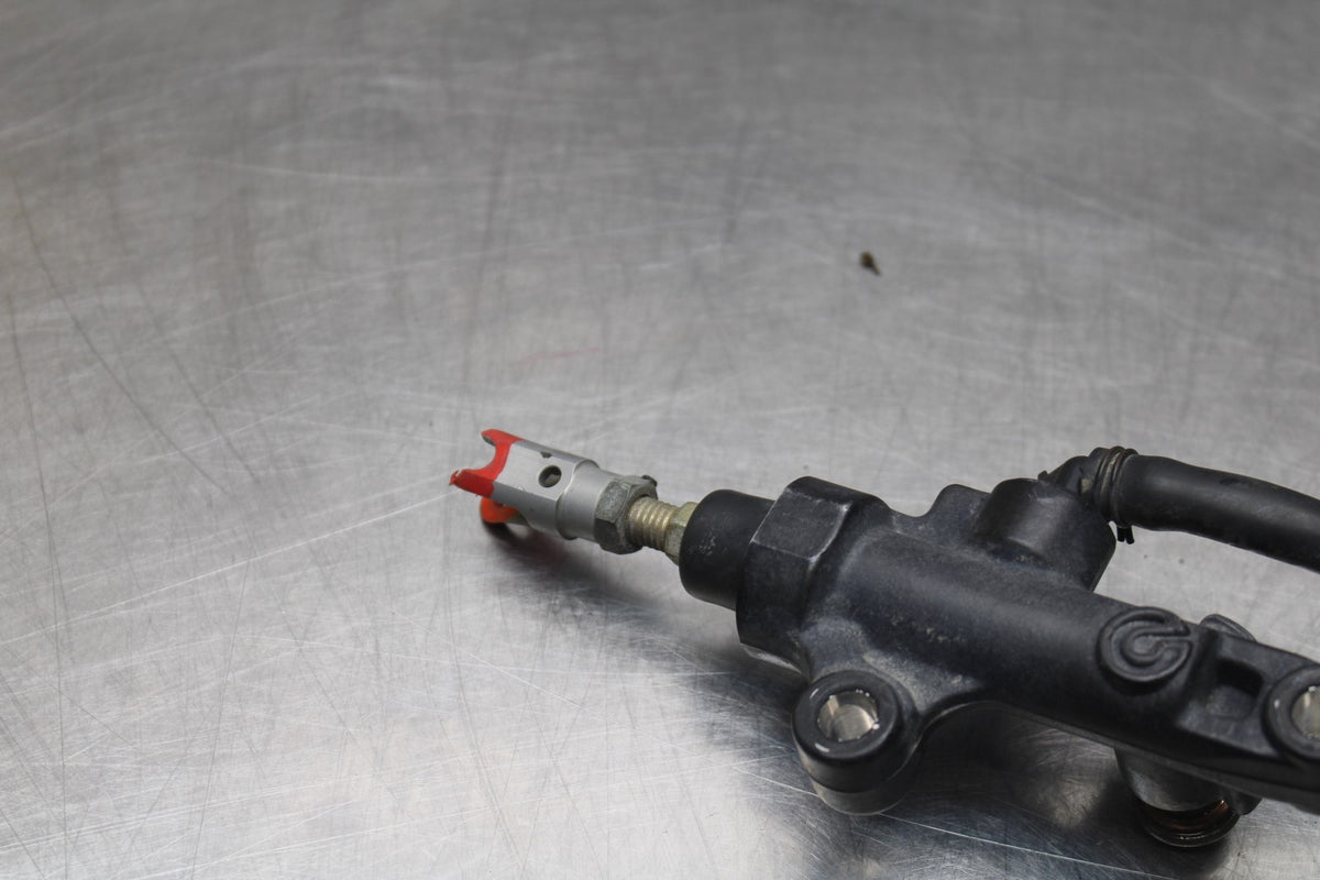 05 YAMAHA YZF R6 REAR BACK BRAKE MASTER CYLINDER W RESERVOIR BB858