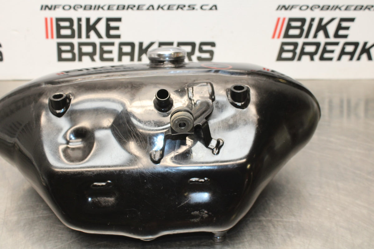 05 TRIUMPH ROCKET III ENGINE OIL TANK PAN BOX BB186