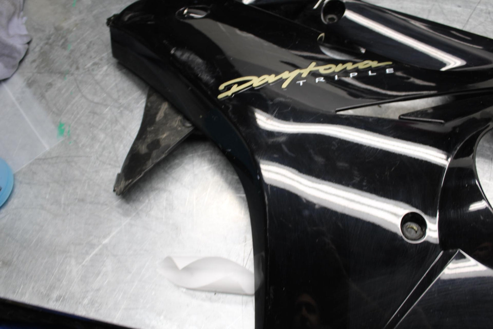 06-07 TRIUMPH DAYTONA 675 DAYTONA 675 LEFT LOWER MID UPPER SIDE FAIRING  BB441