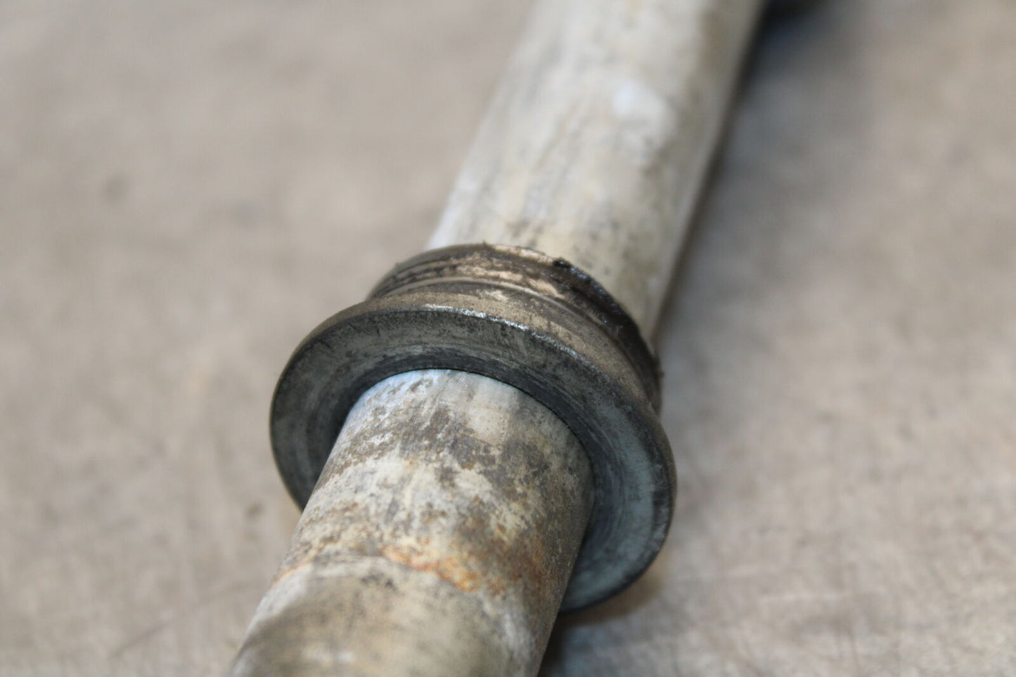 13-18 KAWASAKI NINJA ZX6R REAR AXLE BACK RIM PIVOT BOLT AXEL 41068-0613 BB666