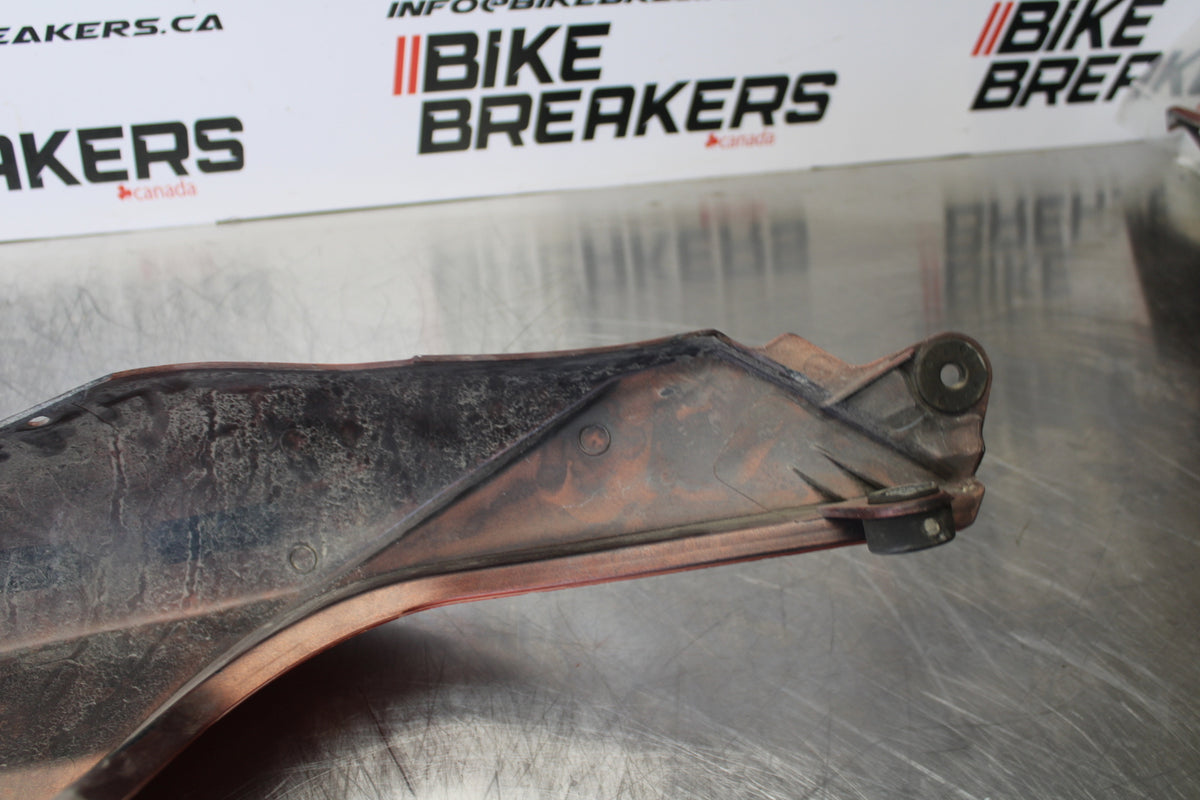 03 SUZUKI SV650S RIGHT REAR BACK TAIL FAIRING COWL SHROUD BB167