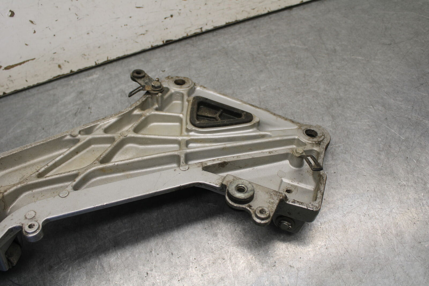 04-12 HONDA ST1300A LEFT FRONT FOOT REST PEG STEP MOUNT BRACKET BB669