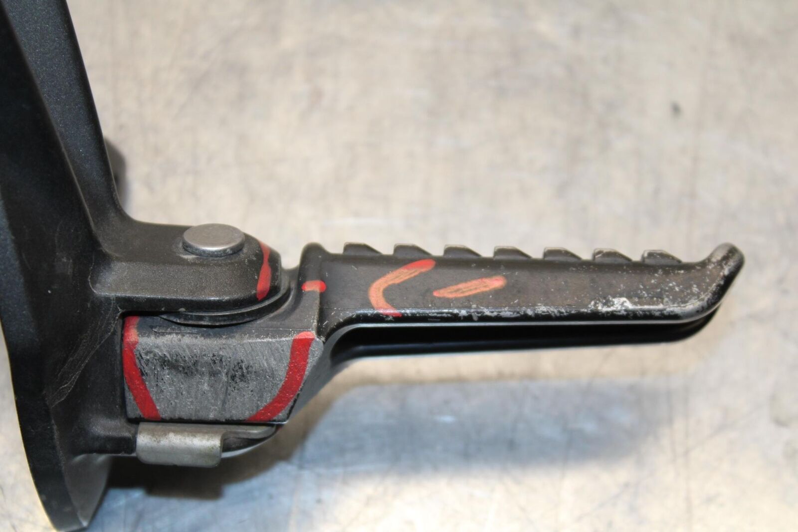 2011 Kawasaki Ninja ZX6R ZX600R RIGHT LEFT PASSENGER FOOT PEGS   BB587