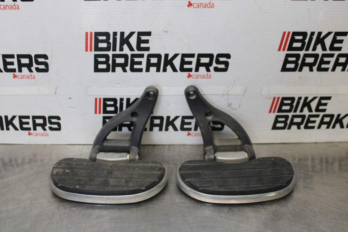 08 KAWASAKI VULCAN 1600 VN1600D NOMAD REAR PASSENGER FOOT STEP SET PAIR BB904