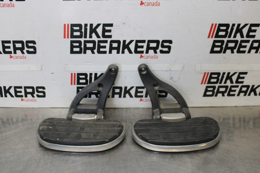 08 KAWASAKI VULCAN 1600 VN1600D NOMAD REAR PASSENGER FOOT STEP SET PAIR BB904