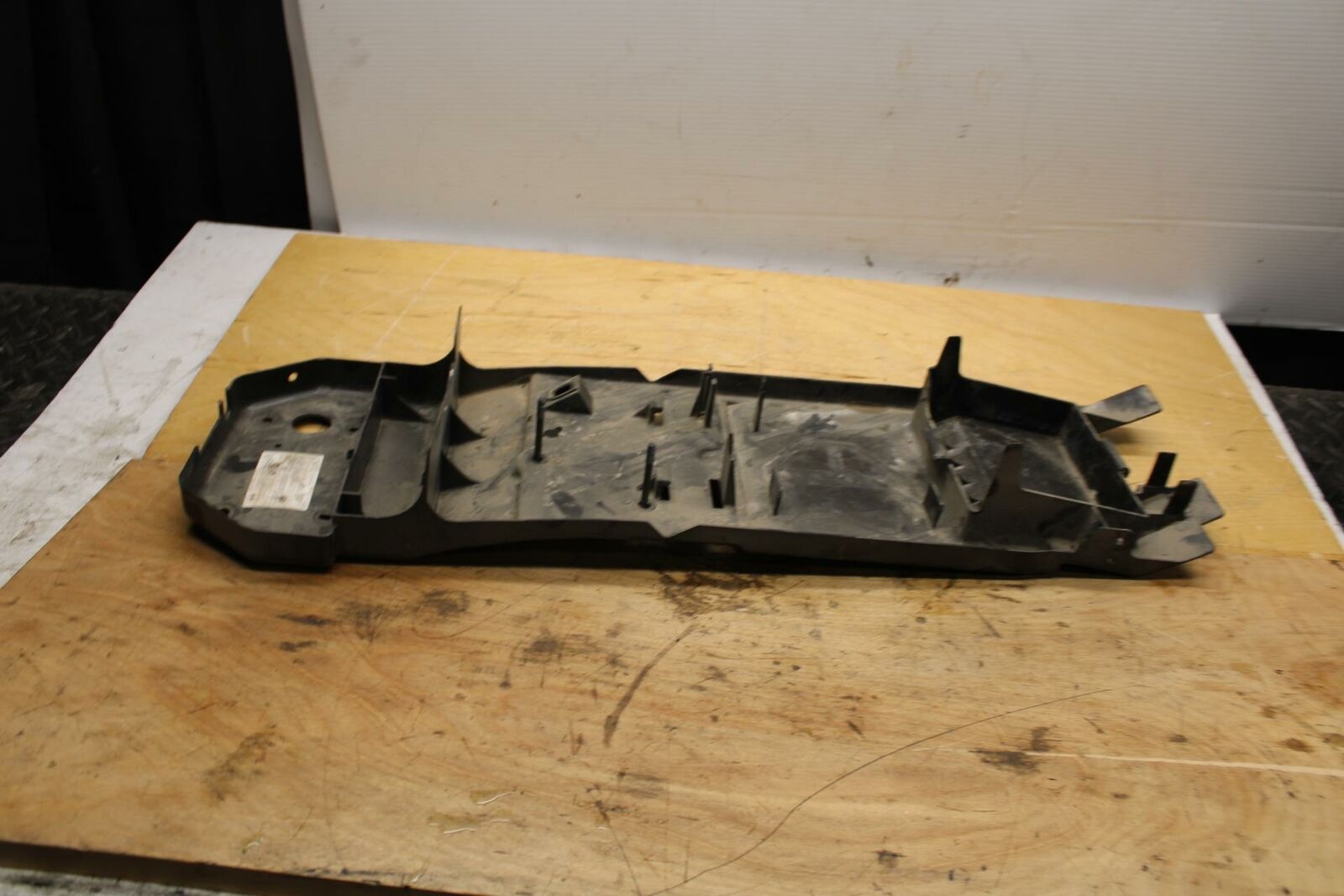 04-05 KAWASAKI NINJA ZX10R REAR BACK TAIL UNDERTAIL BATTERY TRAY PLASTIC BB322