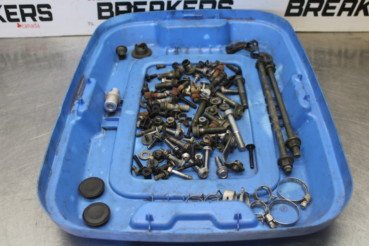 05 YAMAHA YZF R6 MOUNTING BOLTS HARDWARE SCREWS BB894