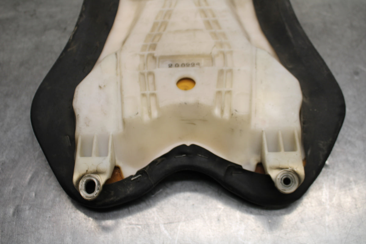 07-08 YAMAHA YZF R1 FRONT DRIVERS SEAT PAD SADDLE PILLION BB724