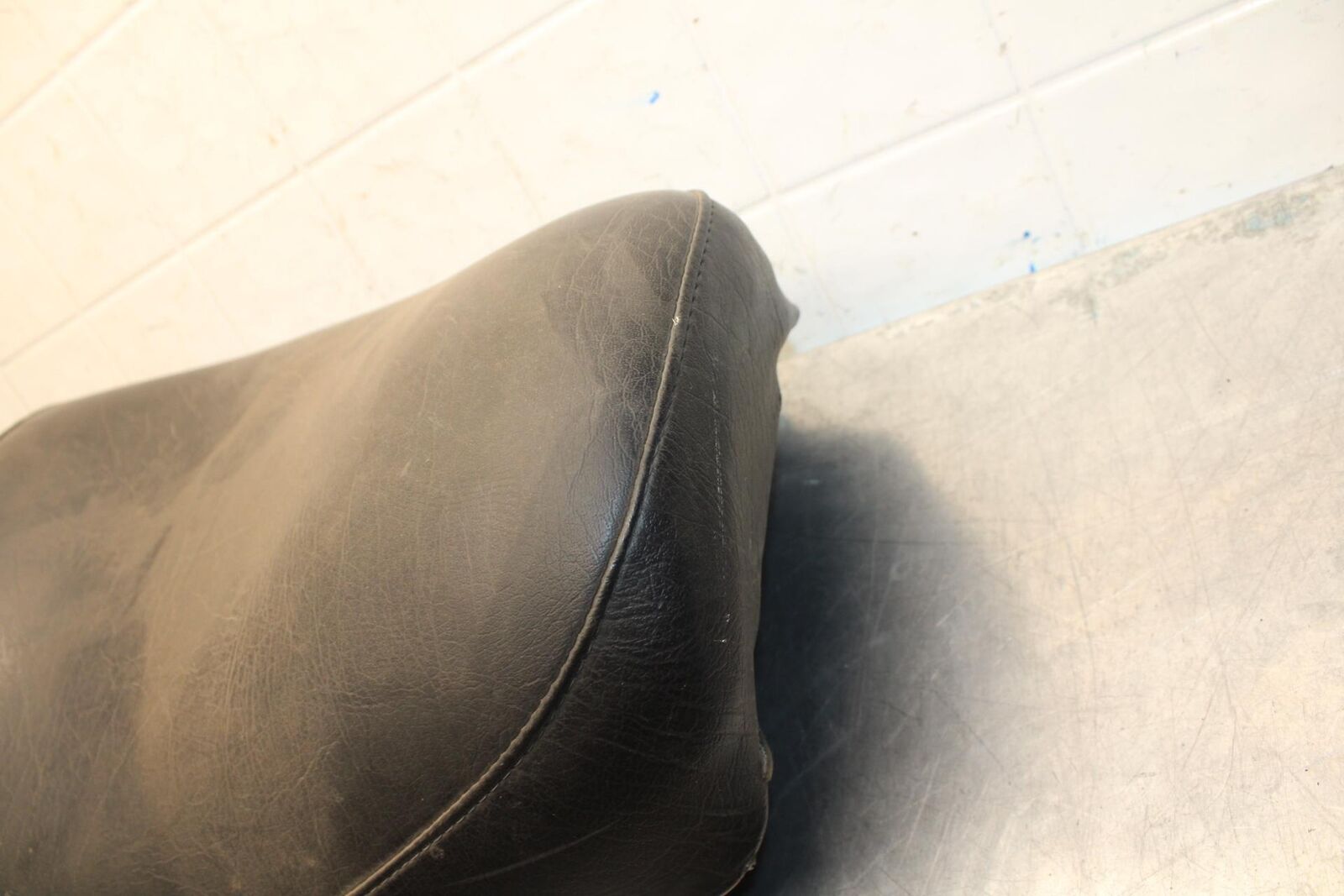 75 SUZUKI GT 550 FRONT REAR SEAT SADDLE BB72 
