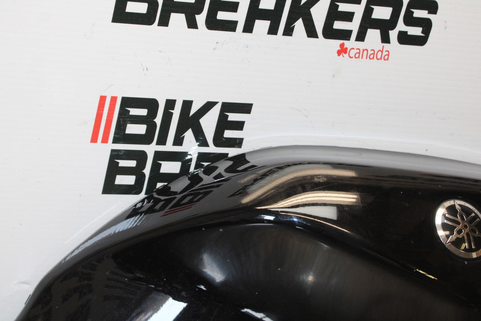 22-25 YAMAHA YZF R7 RIGHT GAS TANK FUEL CELL PANEL COVER TRIM COWL BB176