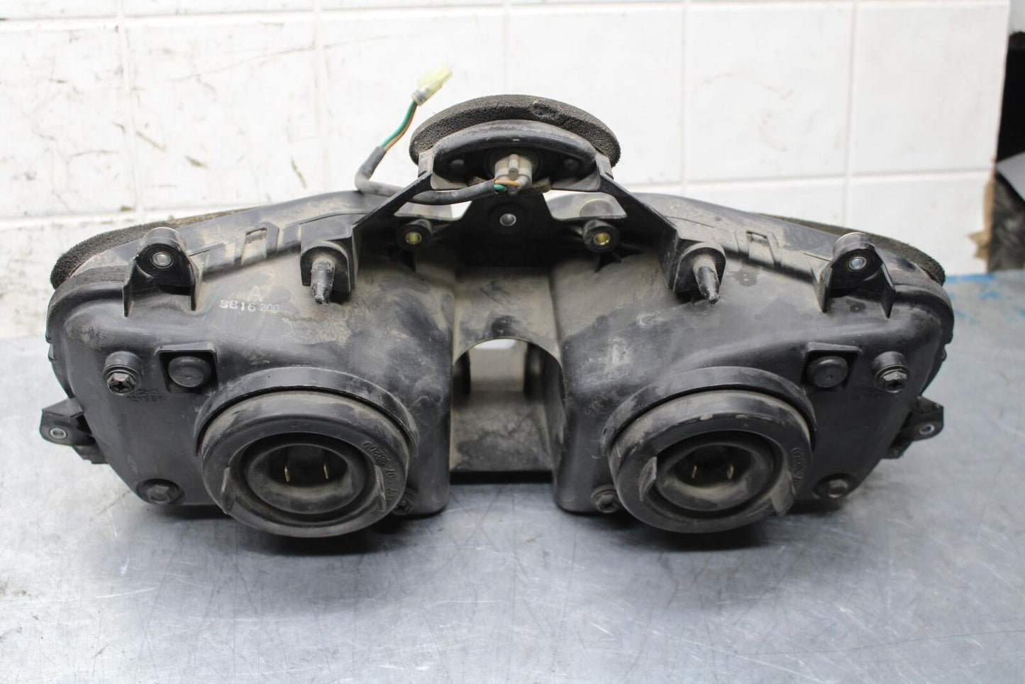 2005 Honda CBR600RR FRONT HEADLIGHT HEAD LIGHT LAMP 33100-MEE-A01 BB564