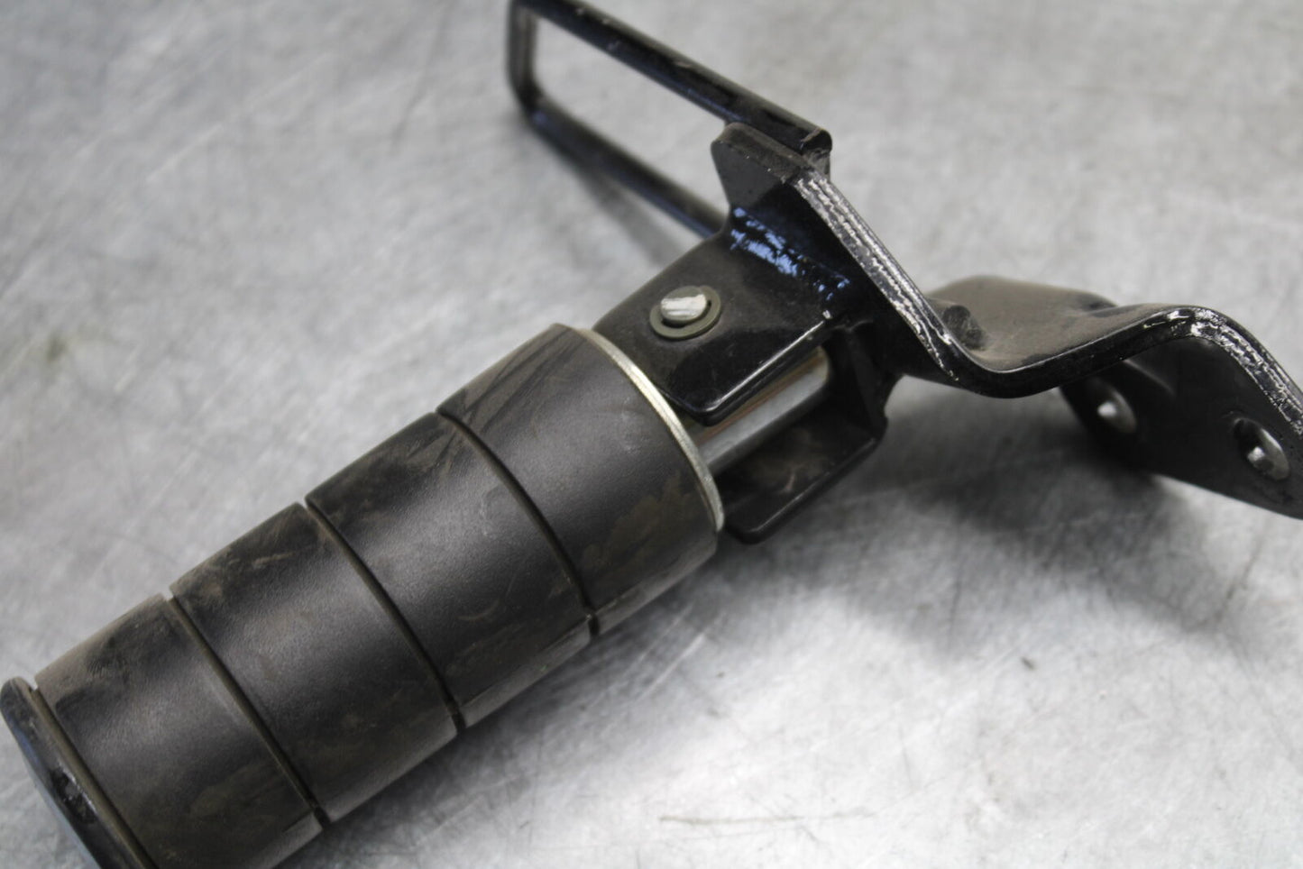 05-06 SUZUKI BOULEVARD M50 REAR PASSENGER FOOT STEP PEG BB671