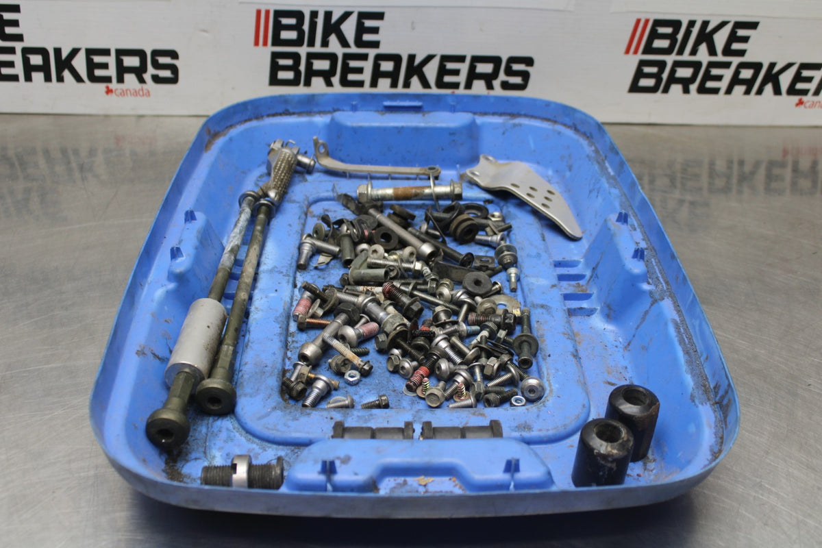 05-06 KAWASAKI NINJA ZX6R LEFTOVER MOUNTING BOLTS HARDWARE SCREWS BB877