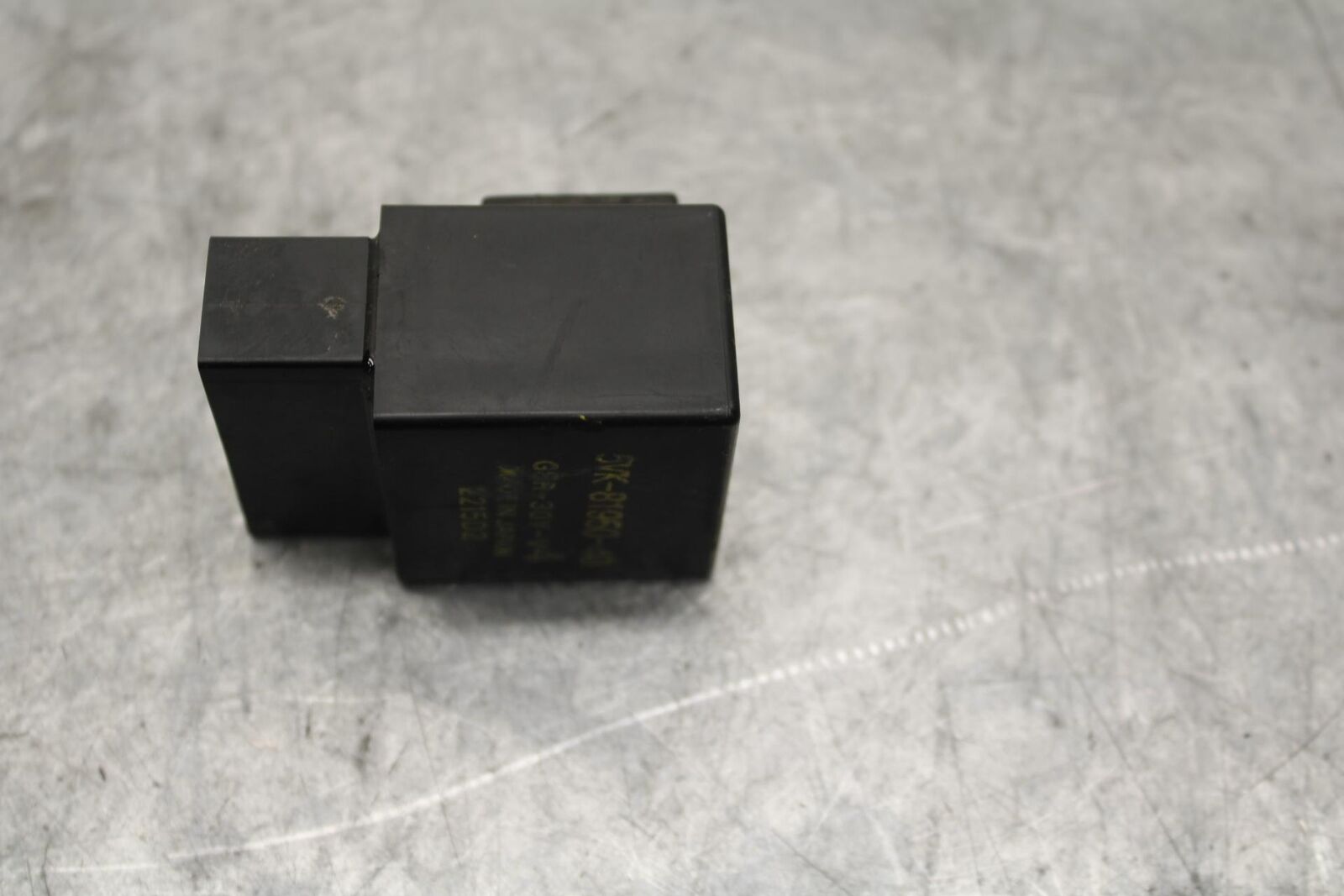 2015 Yamaha FZ09 RELAY FUEL PUMP ASSEMBLY FUSE BOX 5VK-81950-40 BB54