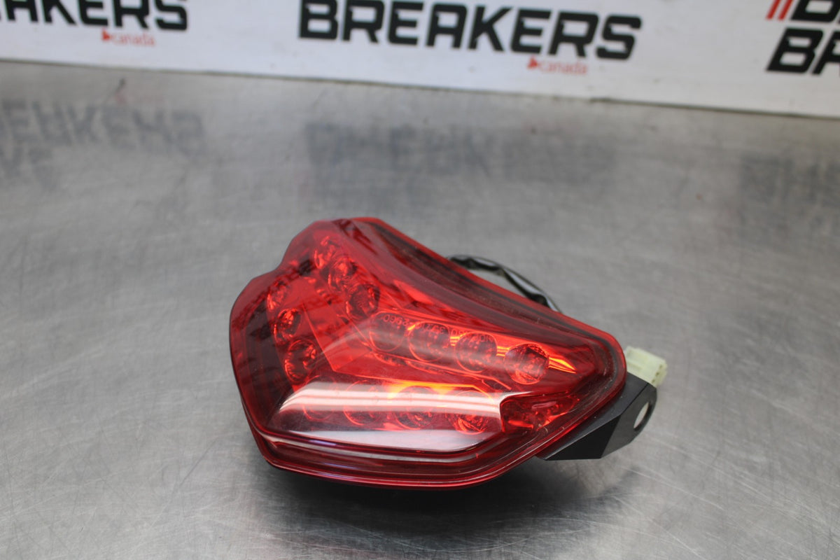 05 SUZUKI GSXR600 REAR TAIL TAILLIGHT BACK BRAKE LIGHT BB329