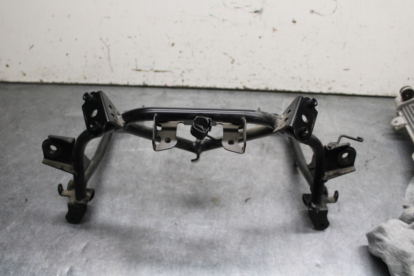 18-24 KAWASAKI NINJA 650 UPPER FAIRING MIRROR GAUGES STAY BRACKET BB725