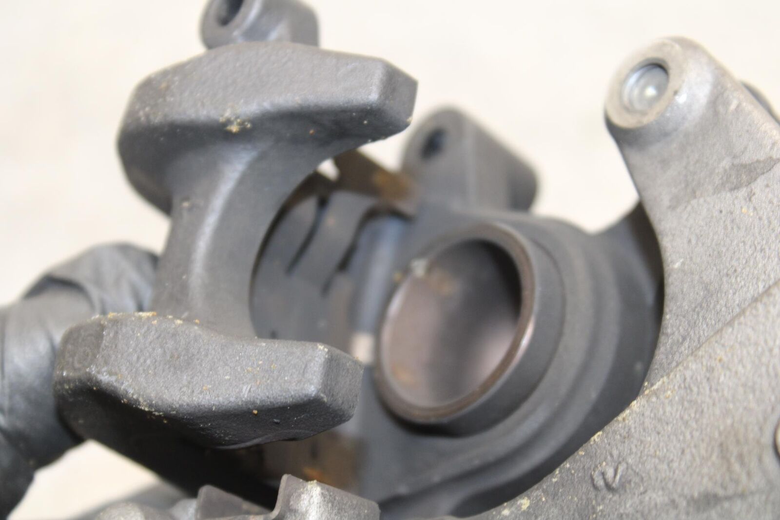 2011 Suzuki GSXR1000 REAR BACK BRAKE CALIPER W MOUNT BRACKET BB96