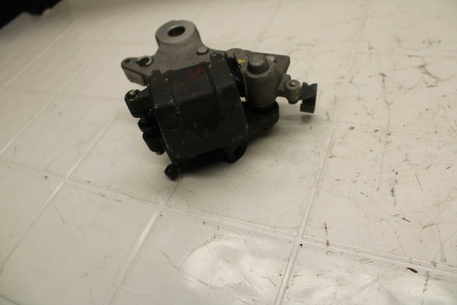 15-16 HONDA CB300F REAR BACK BRAKE CALIPER W MOUNT BRACKET ABS BB05