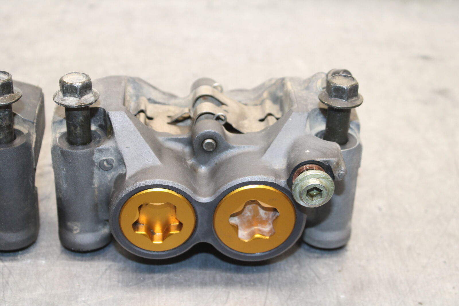06-07 YAMAHA YZF R6 RIGHT LEFT FRONT BRAKE CALIPER SET PAIR CALIPERS BB742
