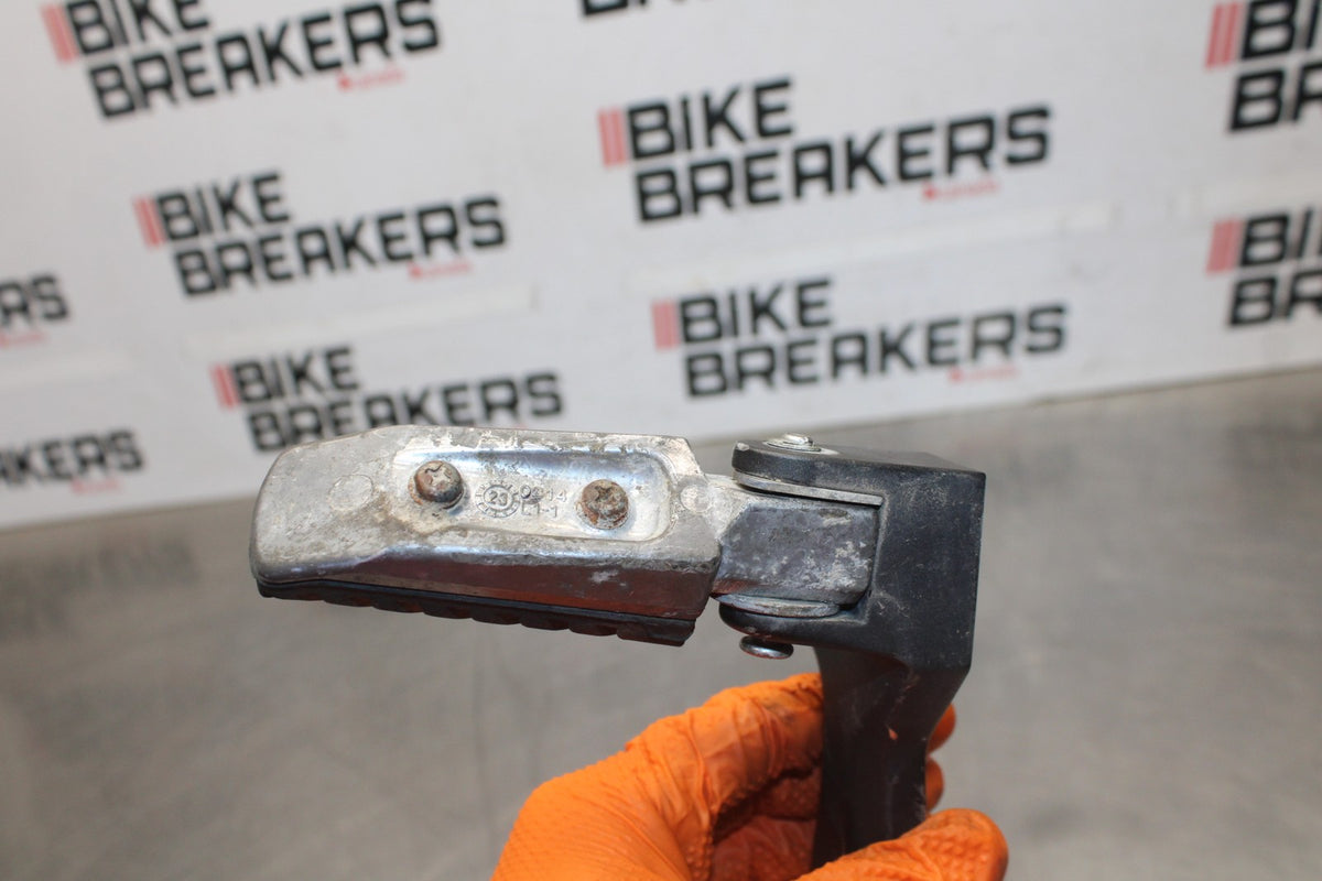 23 KAWASAKI NINJA 650 EX650 LEFT REAR BACK PASSENGER PEG BB920