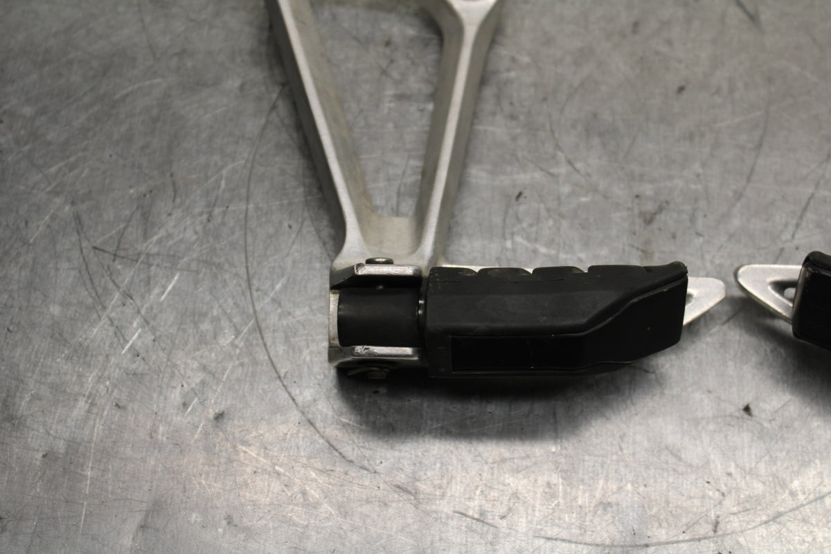 15-16 HONDA CB300F REAR BACK PASSENGER PEG SET PAIR BB740