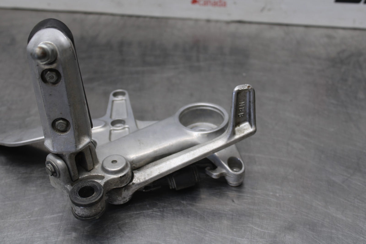 98-05 HONDA SUPER HAWK 1000 VTR1000F RIGHT REARSET DRIVER FOOT PEG BB924