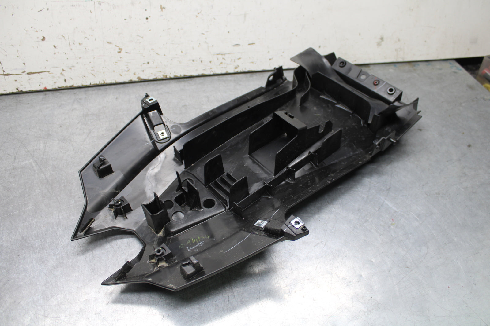 24 KAWASAKI NINJA 500 ABS REAR BACK TAIL UNDERTAIL FAIRING COWL FENDER BB730