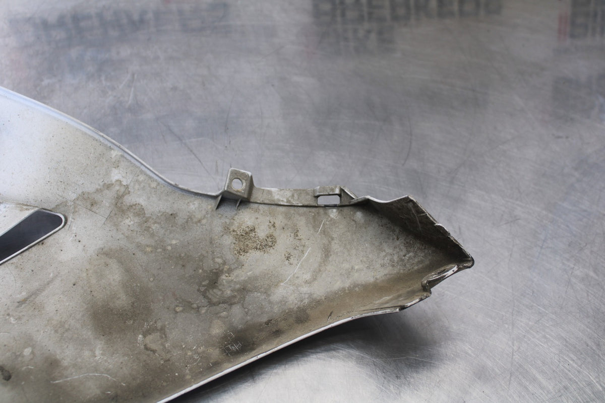 11-26 SUZUKI GSXR750 LEFT LOWER BOTTOM BELLY SIDE FAIRING COWL BB900
