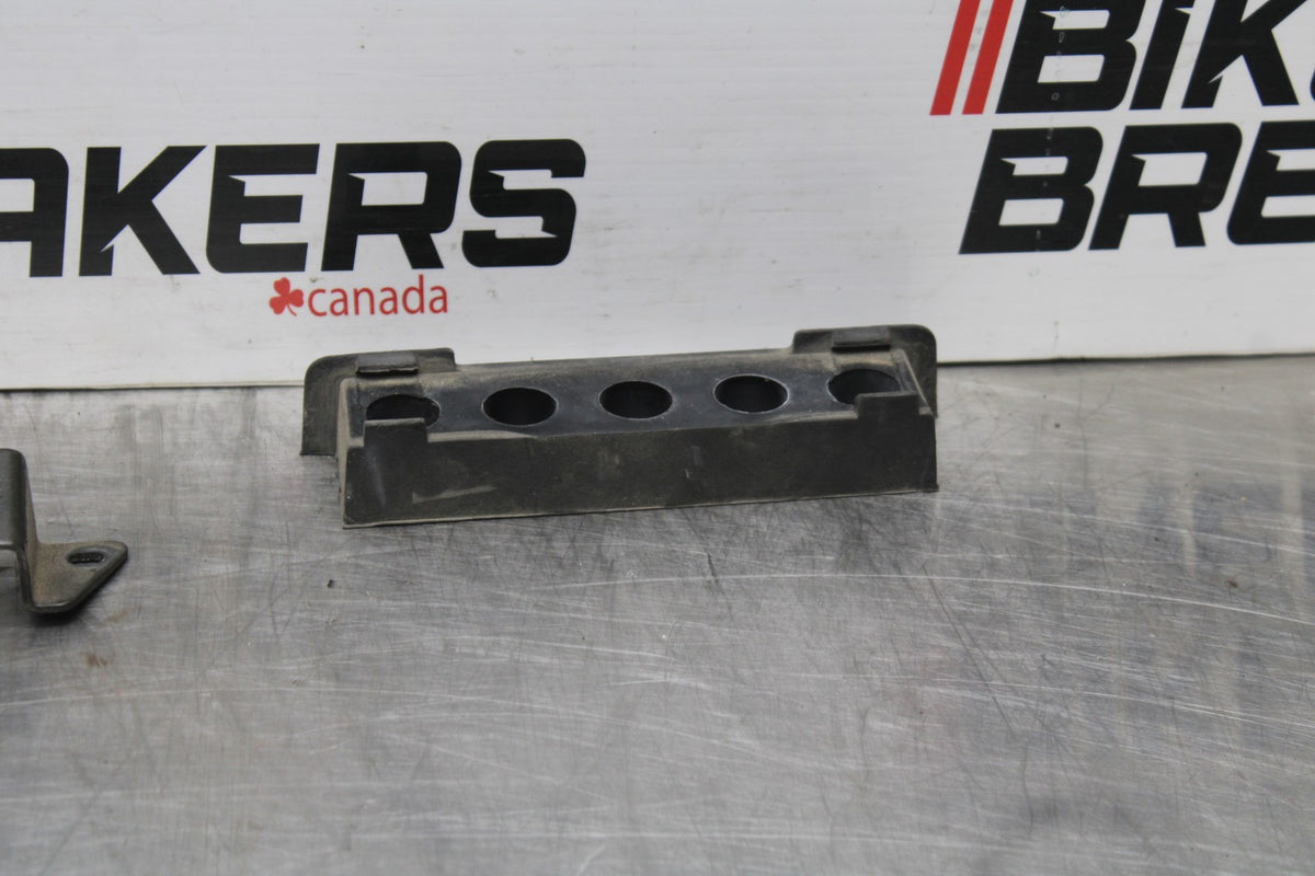 02 KAWASAKI VULCAN 800 VN800B CLASSIC BATTERY HOLD DOWN CLAMP STRAP BB862