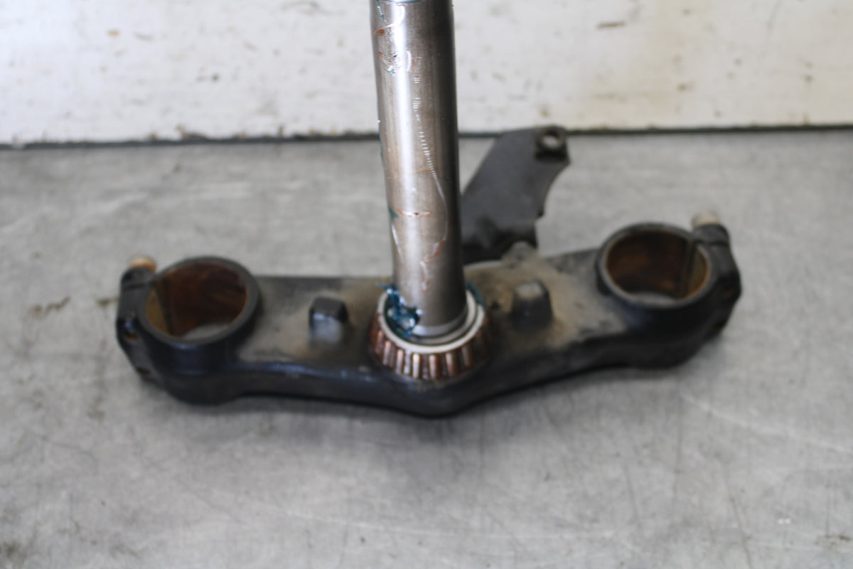 01-06 TRIUMPH TIGER 955I FRONT FORKS CLAMP LOWER TRIPLE TREE STEM BB693