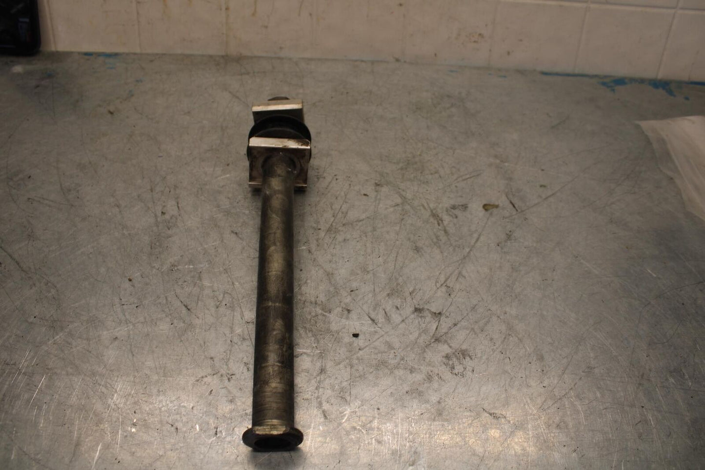 07-08 YAMAHA YZF R1 REAR AXLE BACK WHEEL RIM PIVOT BOLT AXEL BB425