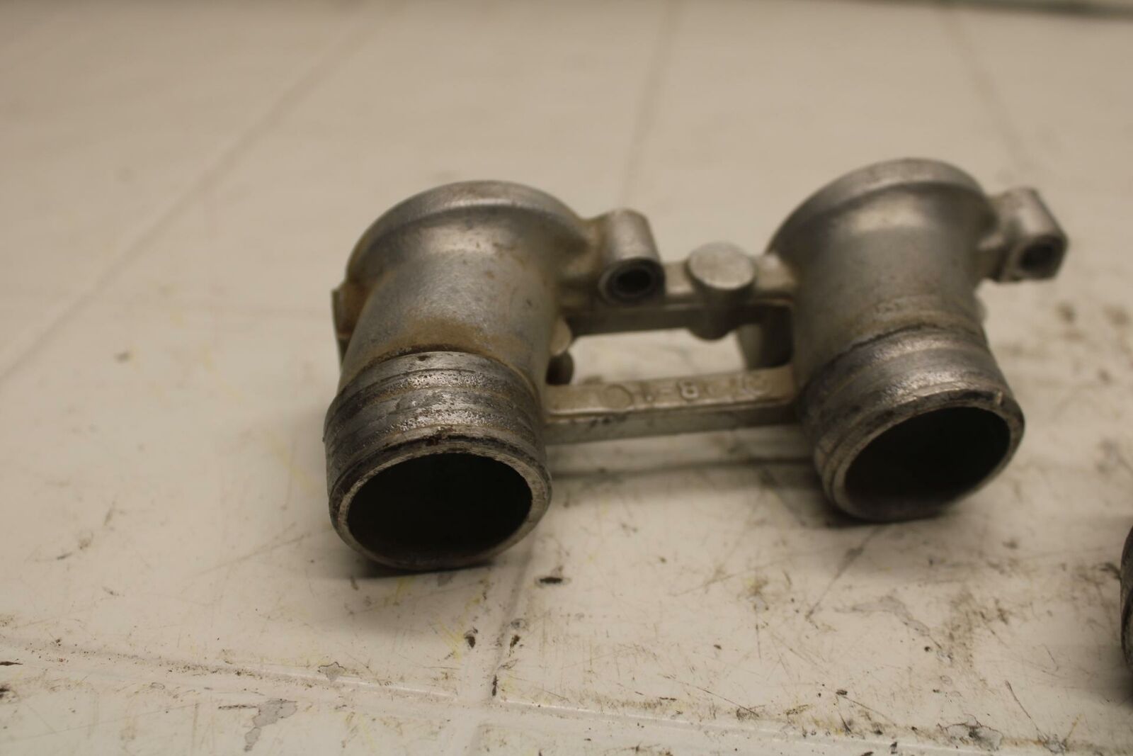 72 HONDA CB500 K1 INTAKE MANIFOLD BB24