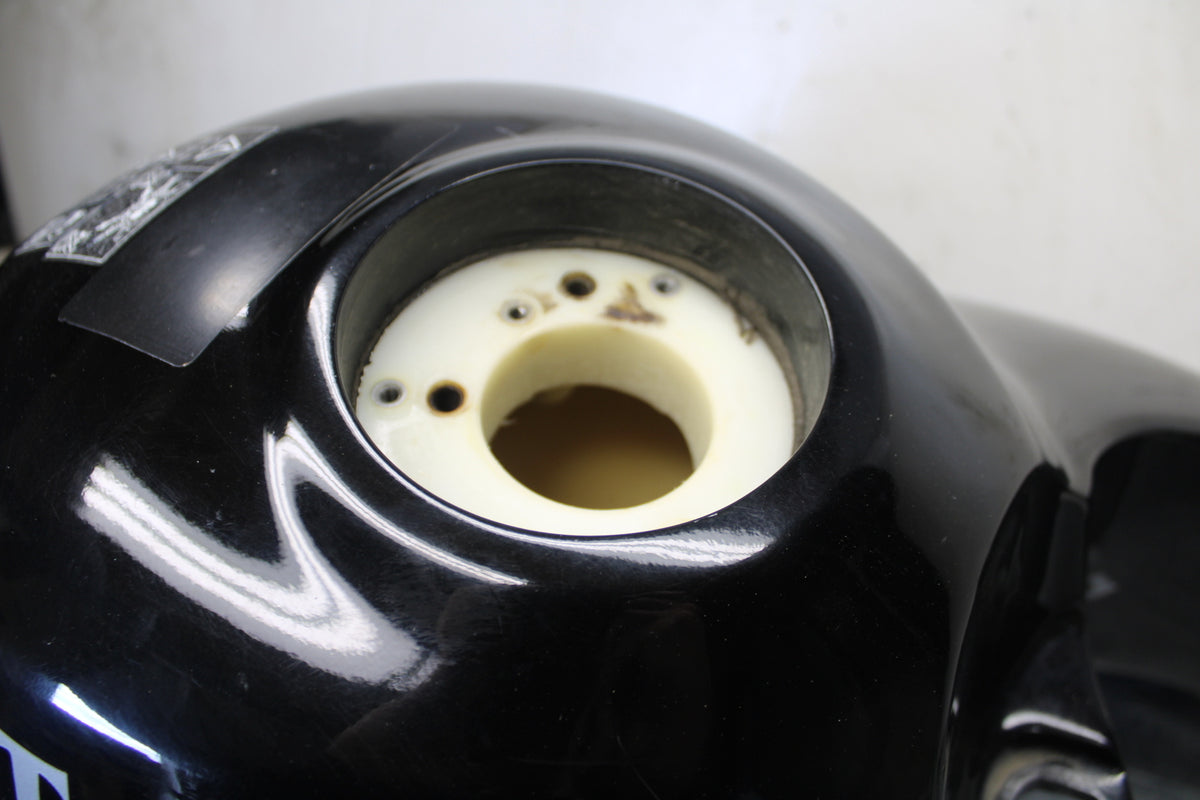 01-06 TRIUMPH TIGER 955I GAS TANK FUEL CELL PETROL RESERVOIR BB693