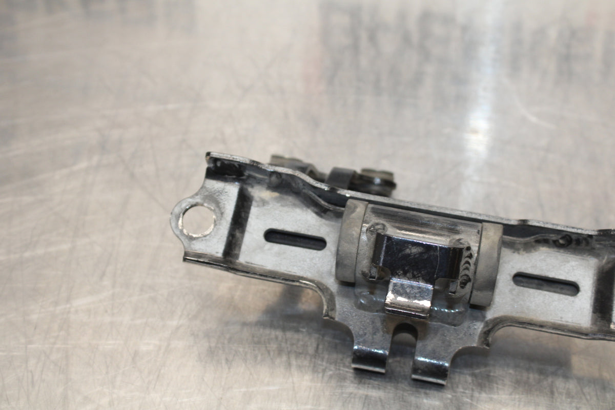 04-05 KAWASAKI NINJA ZX10R GAS TANK FUEL PETROL RESERVOIR BRACKET MOUNT BB163