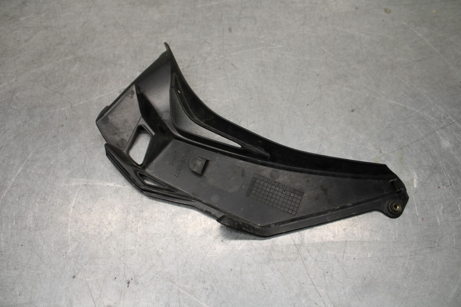 16 KAWASAKI NINJA ZX10R RIGHT FRONT DUCT COVER  BB650