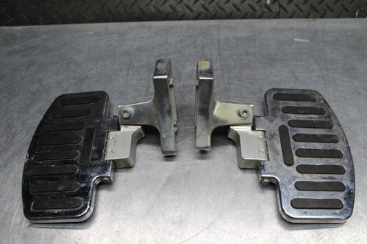 00 SUZUKI INTRUDER 1500 VL1500 REAR PASSENGER FOOT STEP PEG BB761