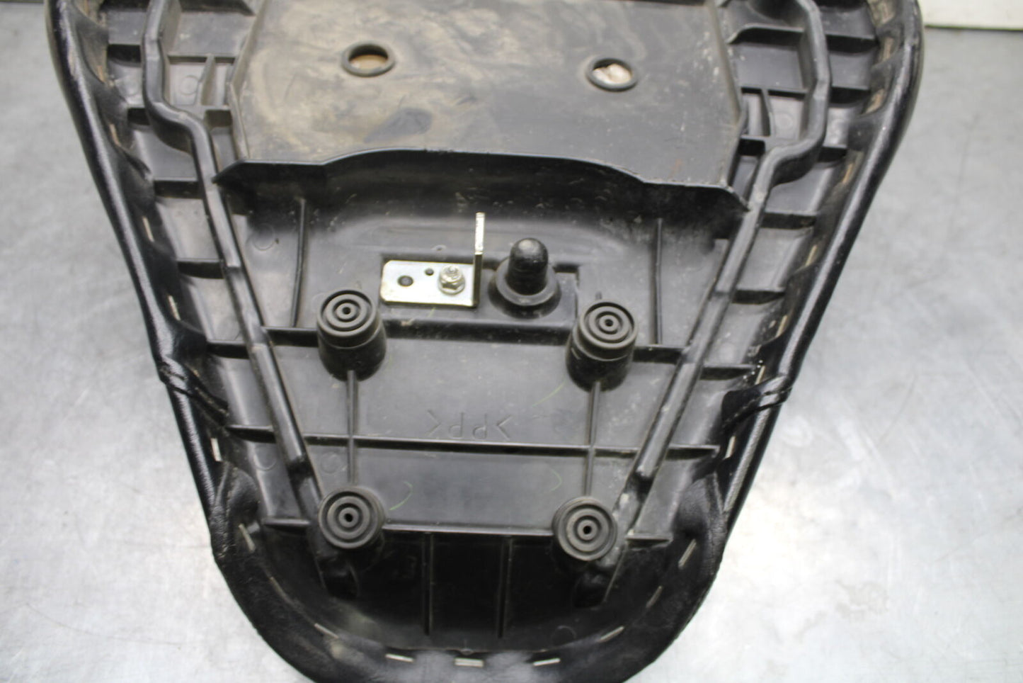 14-15 YAMAHA V STAR 1300 XVS1300CT TOURER FRONT DRIVERS SEAT BB722