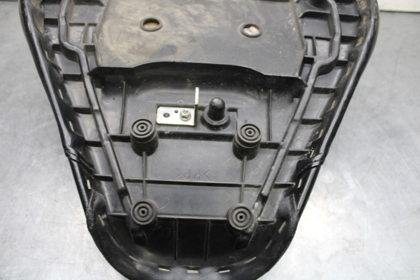 14-15 YAMAHA V STAR 1300 XVS1300CT TOURER FRONT DRIVERS SEAT BB722