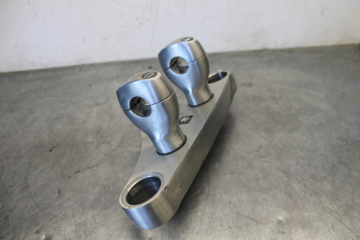 04 SUZUKI INTRUDER 800 FORKS UPPER TRIPLE TREE CLAMP BB758