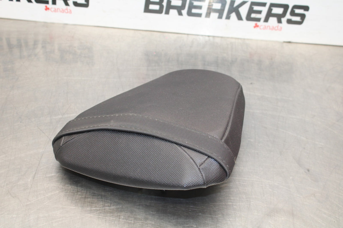 18 SUZUKI GSXR1000 REAR BACK PASSENGER TANDEM SEAT PAD SADDLE PILLION BB642